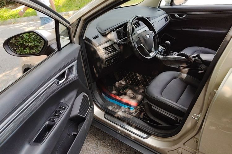 GEELY Emgrand GS 2018 car image #16