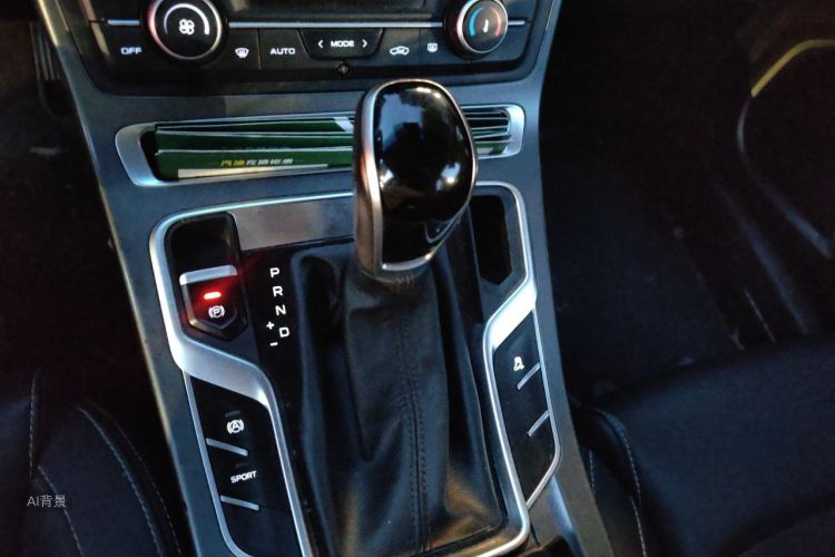 GEELY Emgrand 2019 car image #16