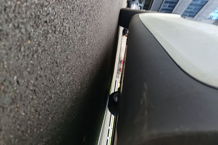 Tesla Model Y 2023 immagine di auto #27