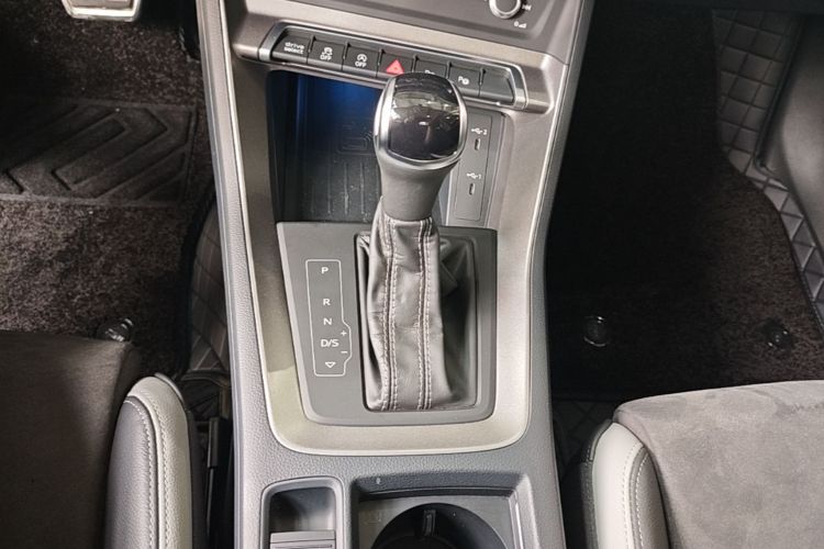 Audi Q3 2023 car image #14