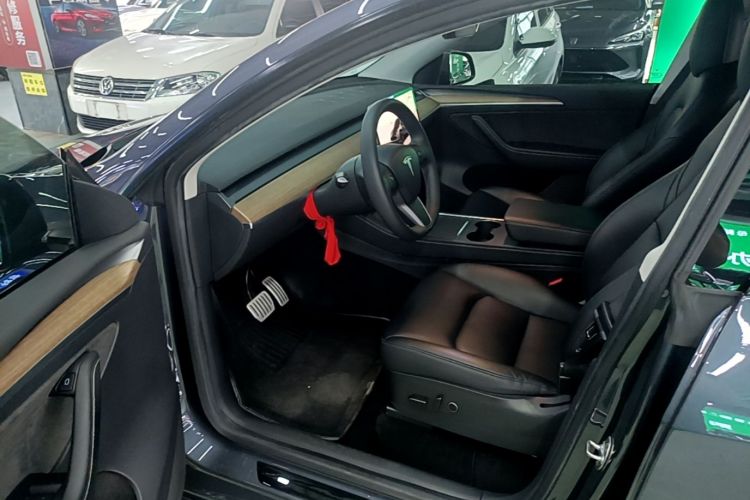 Tesla Model Y 2022 immagine di auto #16
