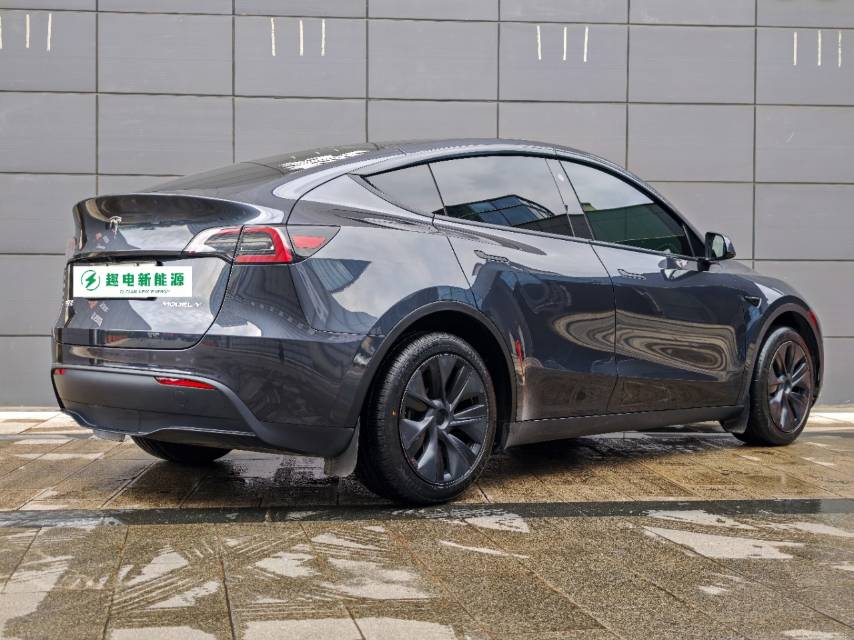 Tesla Model Y 2024 #9 Tesla Model Y 2024 car image #9