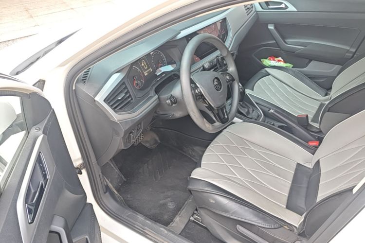 Volkswagen Polo 2021 car image #16