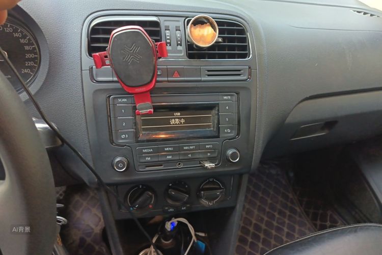 Volkswagen Polo 2015 car image #15