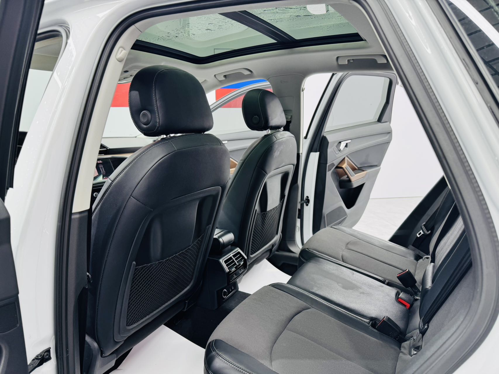 Audi Q3 2023 car image #7
