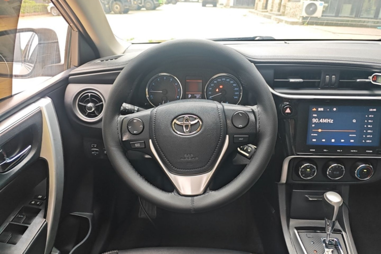 Toyota Corolla 2018 car image #11