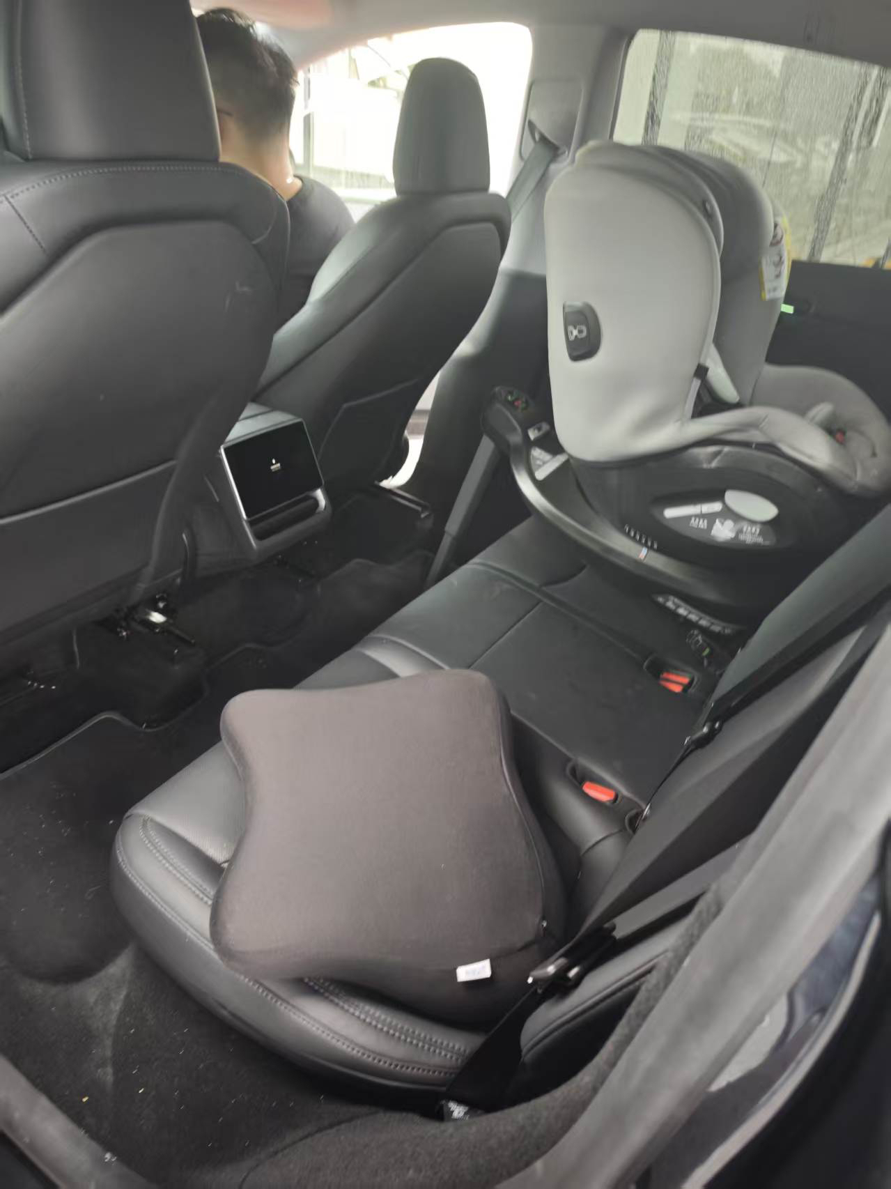 Tesla Model Y 2025 #4 Tesla Model Y 2025 immagine di auto #4