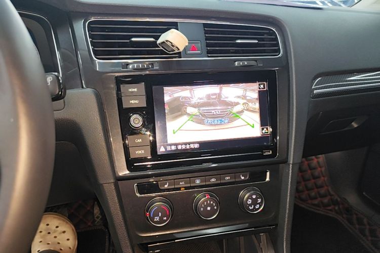 Volkswagen Golf 2019 car image #17