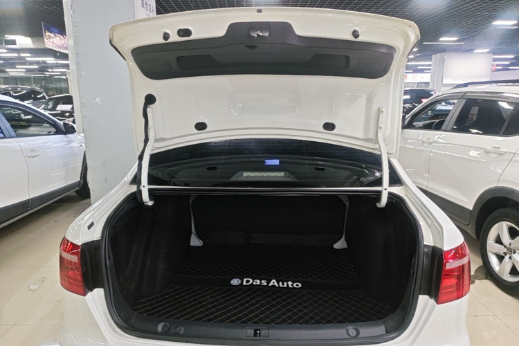 Volkswagen Lavida 2018 car image #19