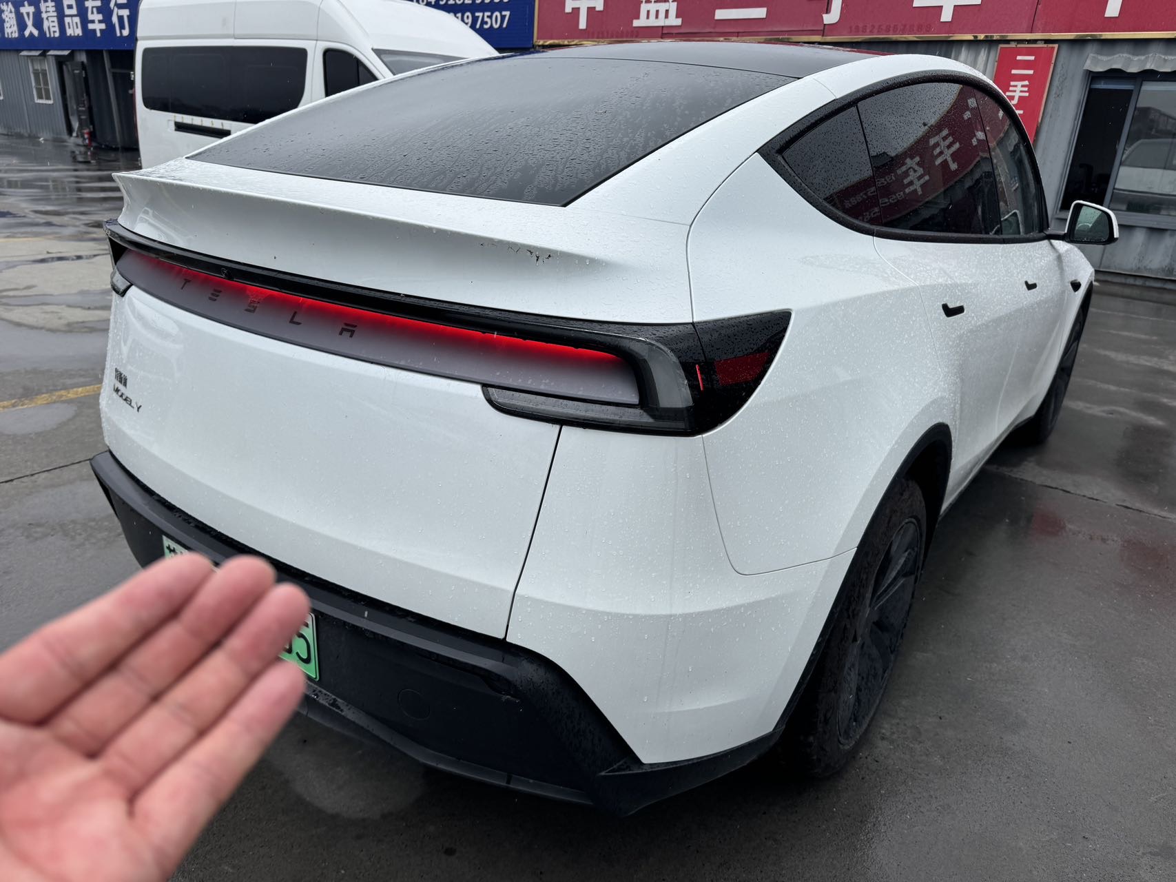 Tesla Model Y 2026 #7 Tesla Model Y 2026 car image #7