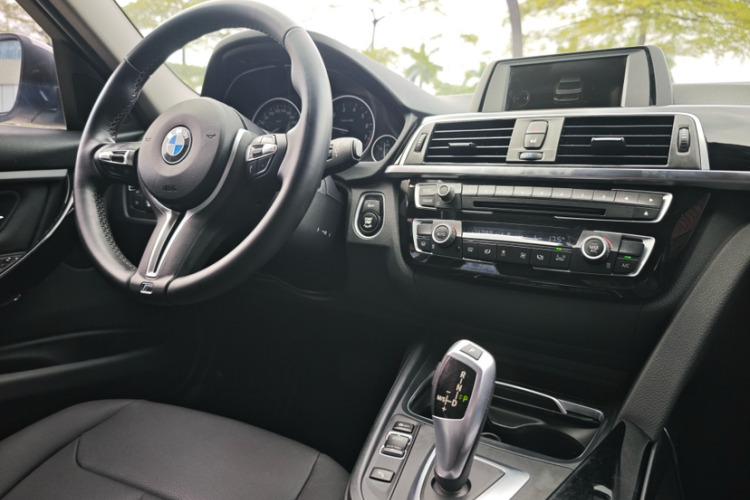 BMW 3 Series 2017 #30 BMW 3 Series 2017 car image #30