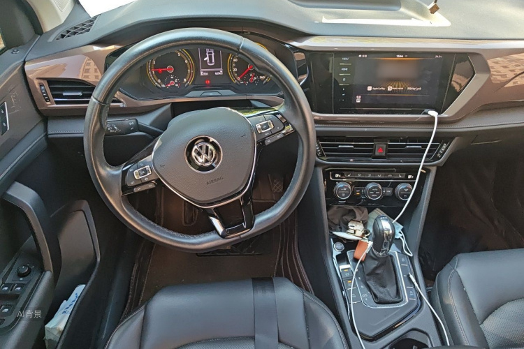 Volkswagen Tharu 2020 car image #12