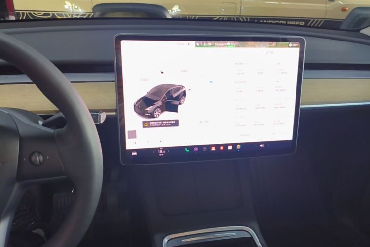 Tesla Model Y 2023 #13 Tesla Model Y 2023 car image #13
