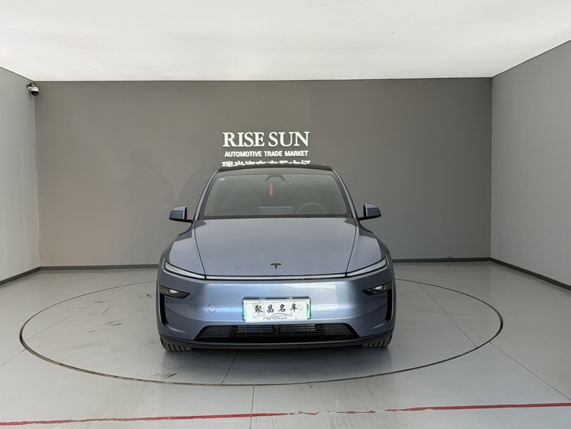 Tesla Model Y L 2026 car image #2
