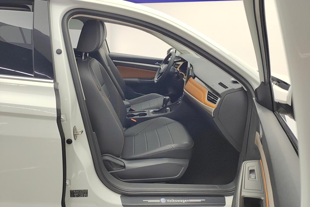 Volkswagen Bora 2022 car image #15