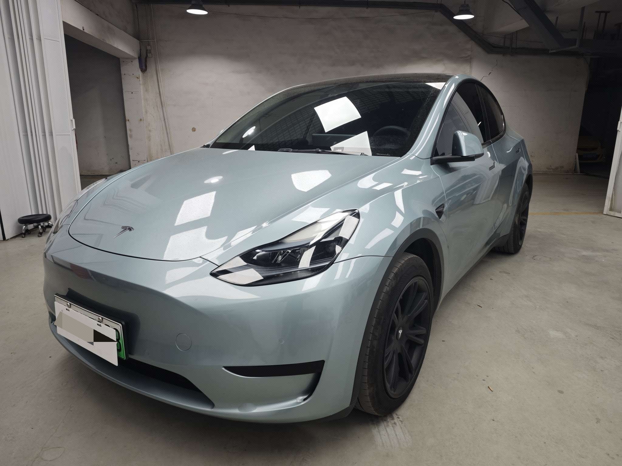 Tesla Model Y 2023 car image 