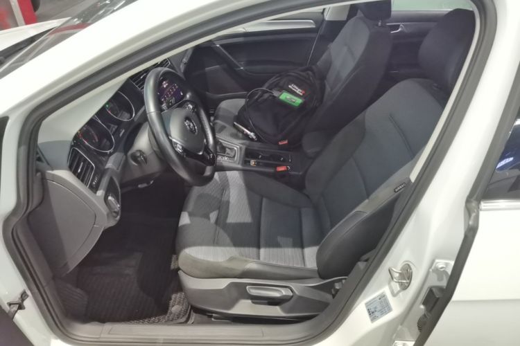 Volkswagen Golf 2020 car image #15