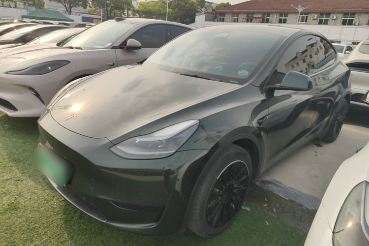 Tesla Model Y 2022 car image #2