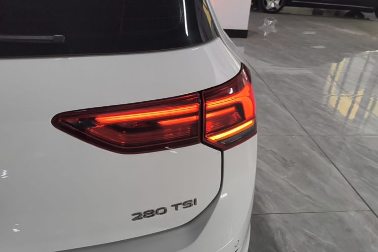 Volkswagen Golf 2023 car image #8