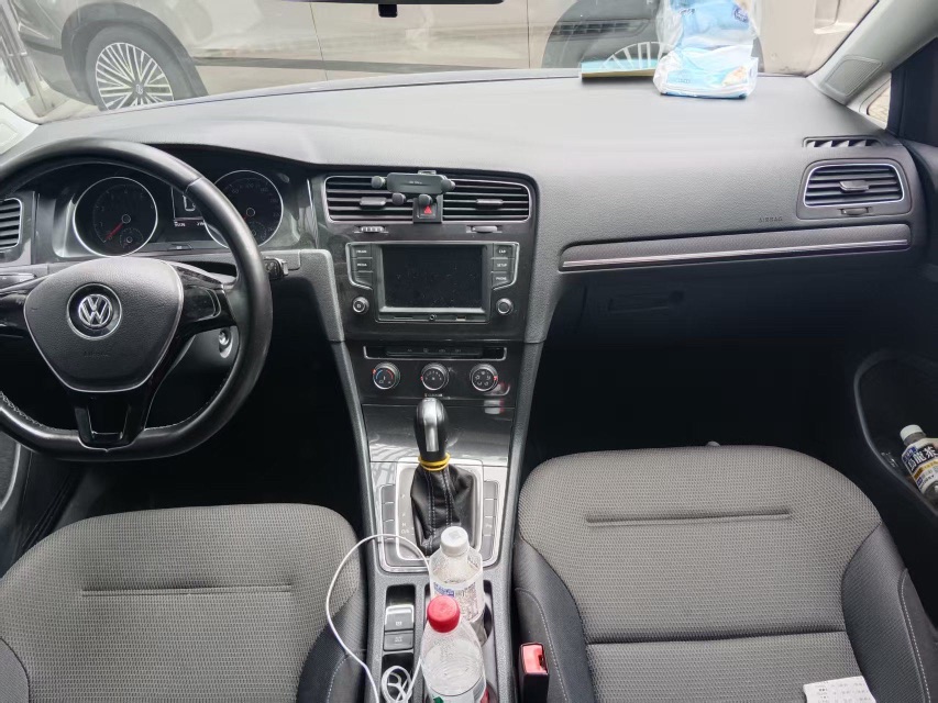 Volkswagen Golf 2017 car image #5