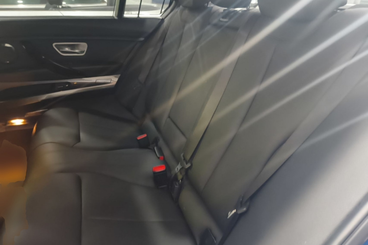 BMW 3 Series 2017 car image #17