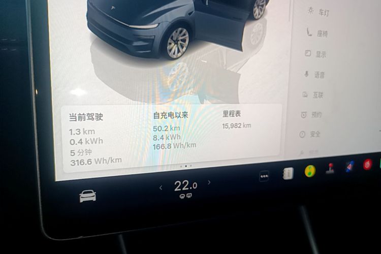 Tesla Model Y 2025 car image #15