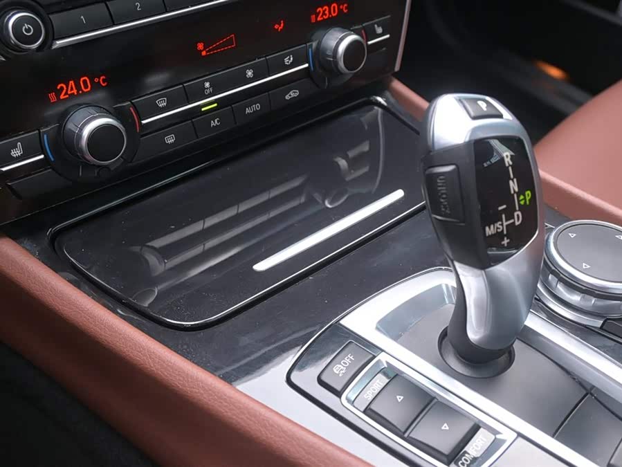 BMW 5 Series GT 2016 #45 BMW 5 Series GT 2016 صورة سيارة #45