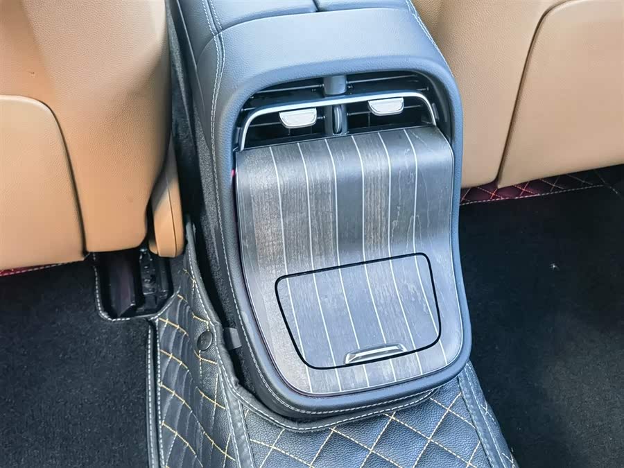 Mercedes-Benz E Class New Energy 2024 car image #45