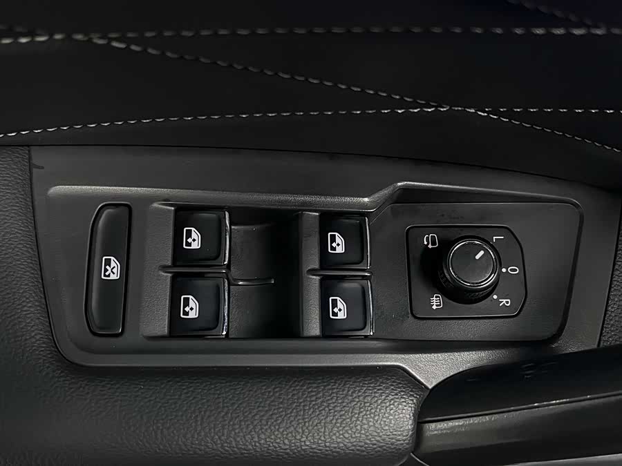 Volkswagen Tiguan L 2022 car image #45