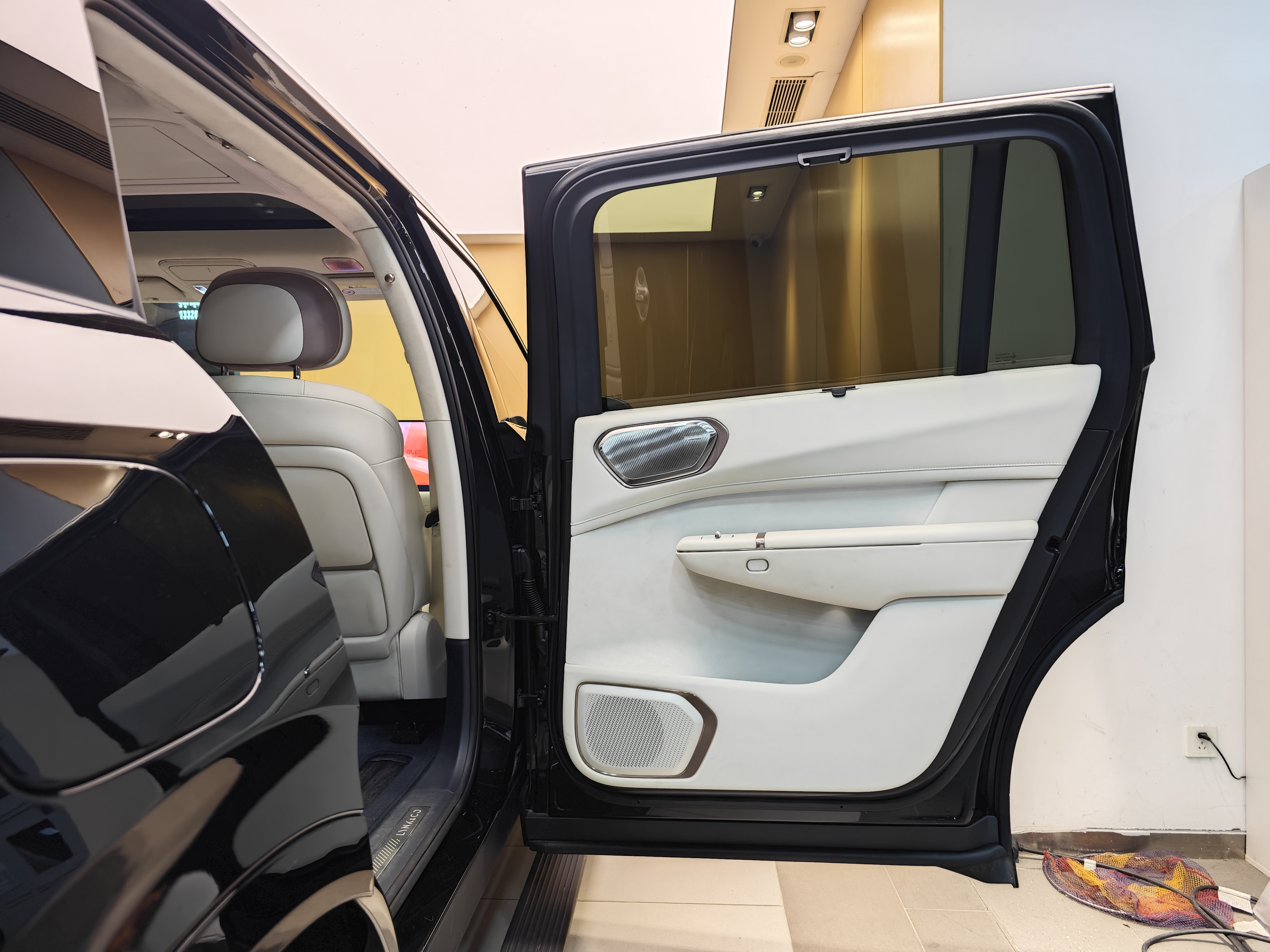 Lynk & Co 900 2025 car image #45