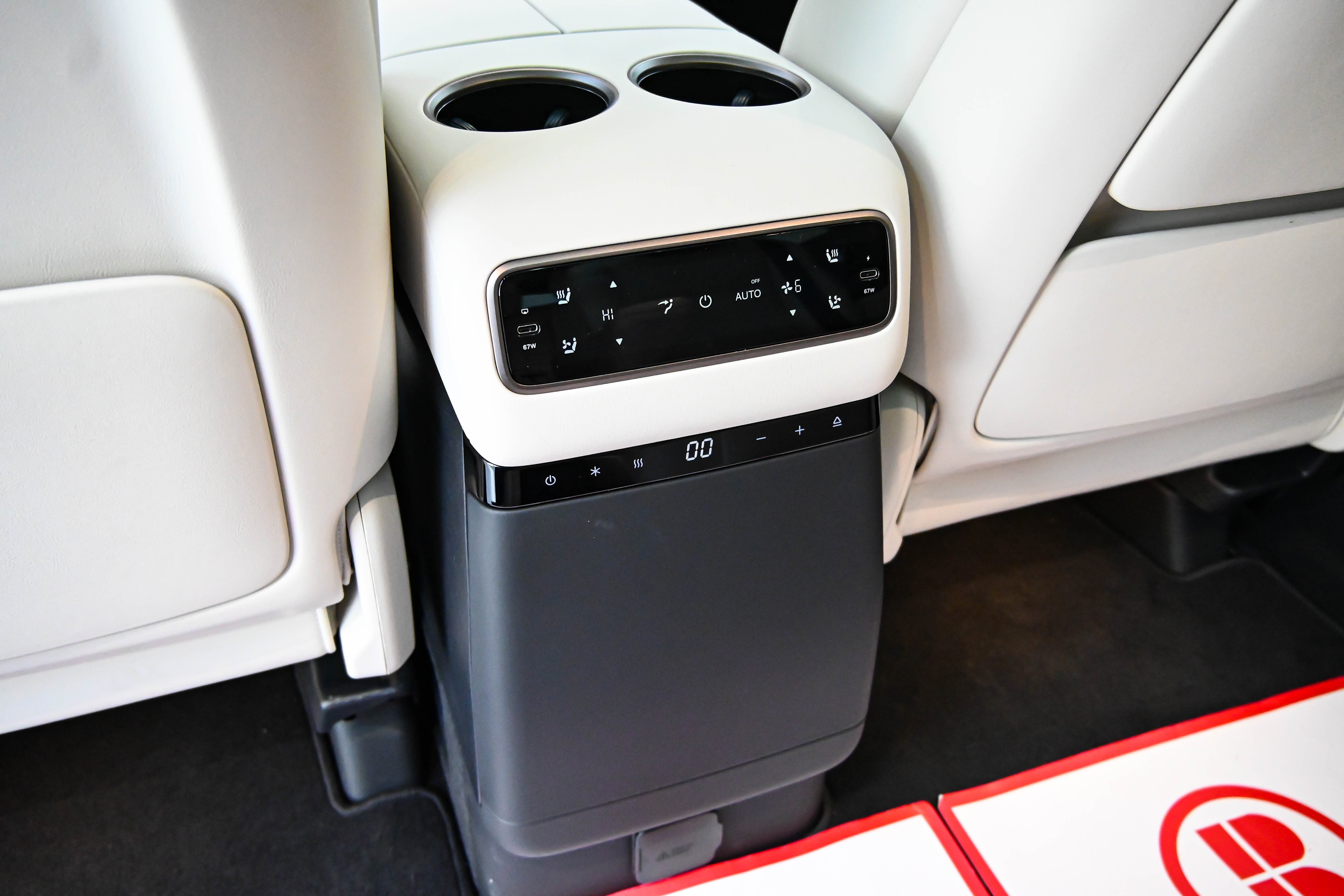 理想汽车 理想MEGA 2025 汽车图片 #45