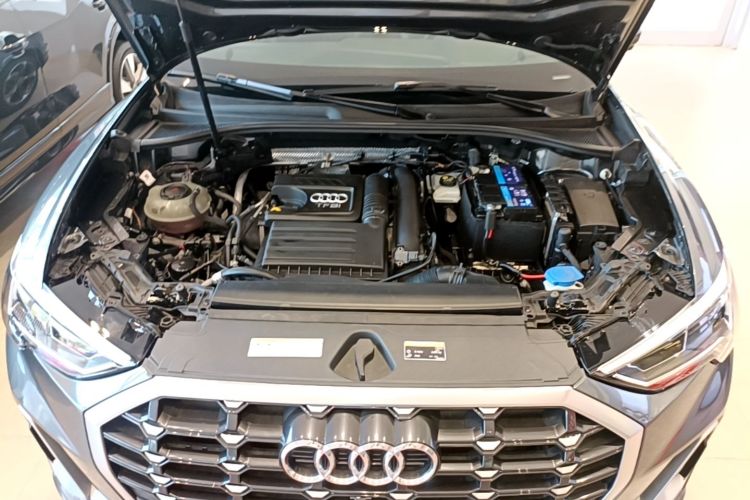 Audi Q3 2020 car image #22
