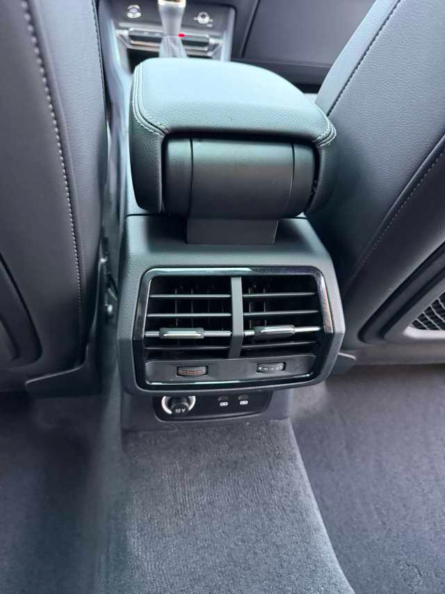 Audi Q3 2022 car image #11