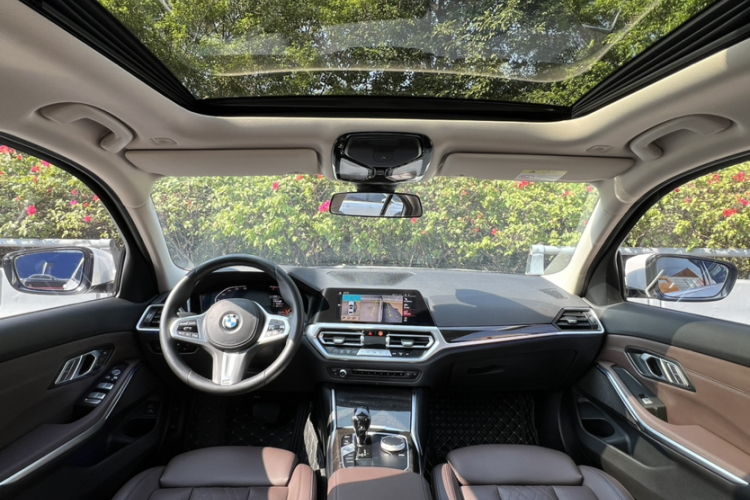 BMW 3 Series 2022 car image #22