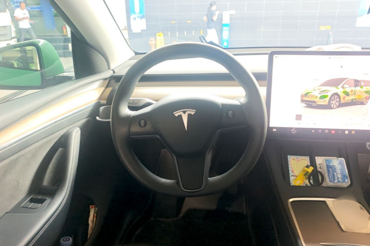 Tesla Model Y 2023 #11 Tesla Model Y 2023 car image #11
