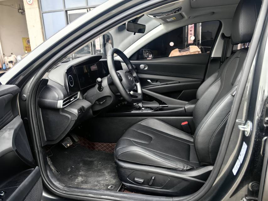 Hyundai Elantra 2023 car image #4
