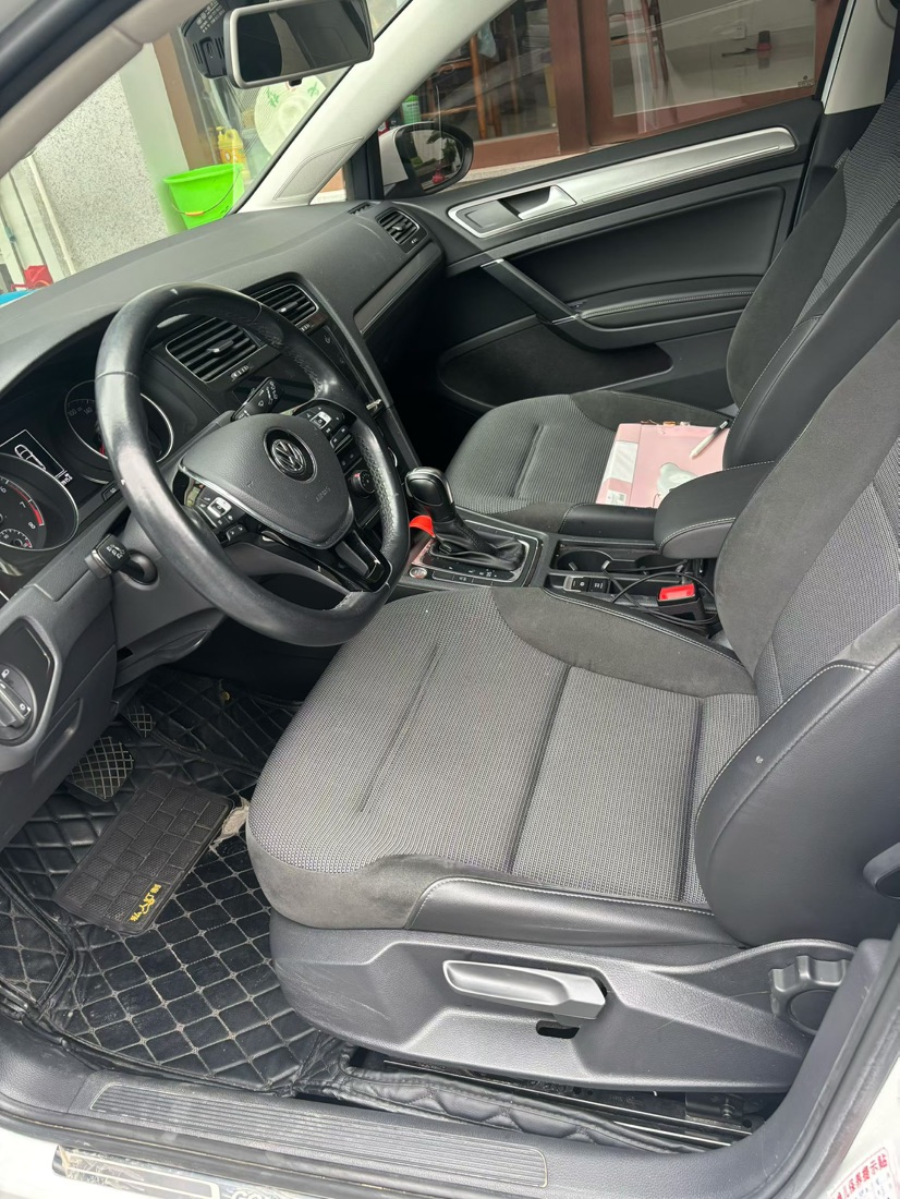 Volkswagen Golf 2020 car image #4