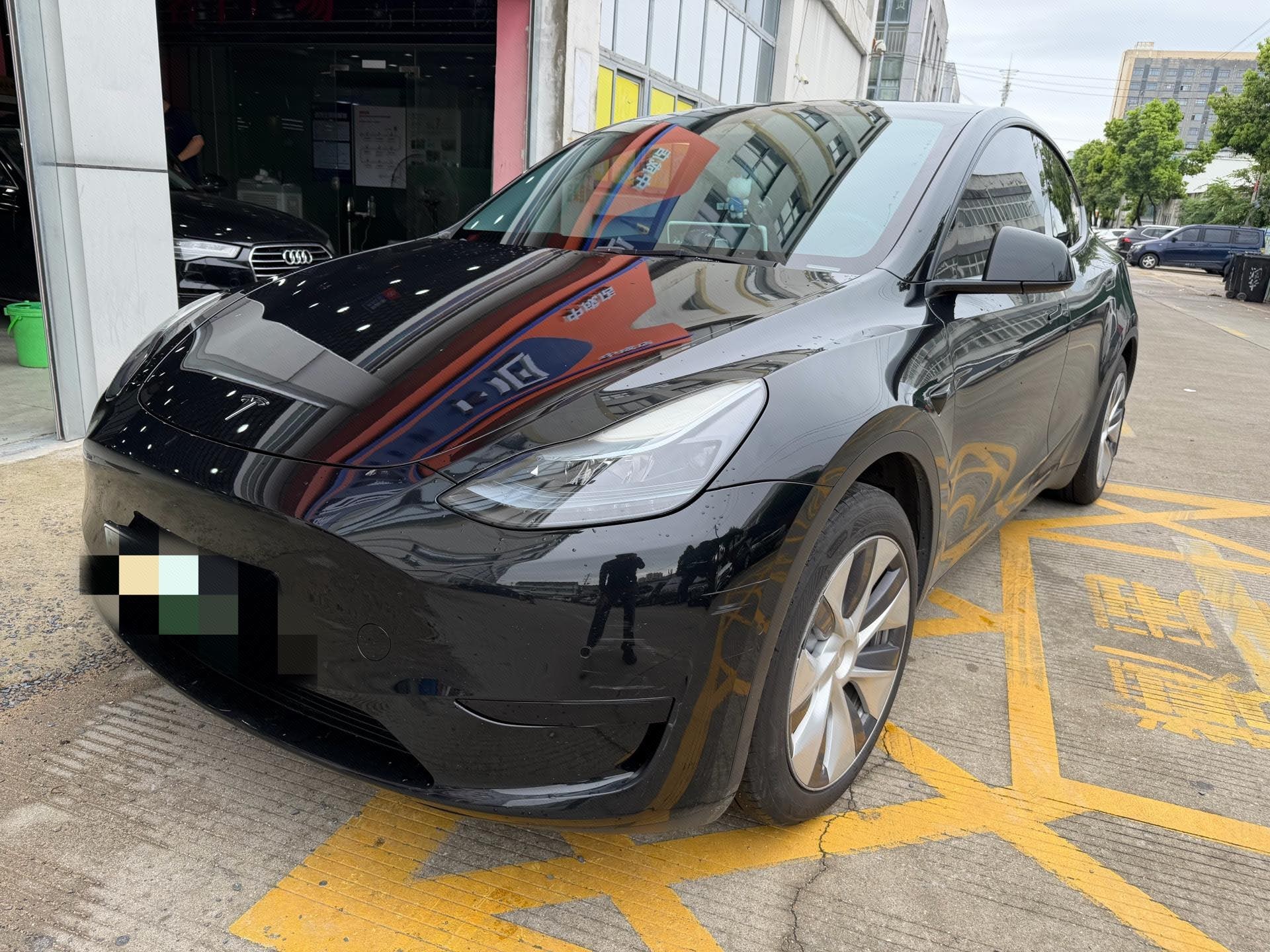 Tesla Model Y 2023 car image 