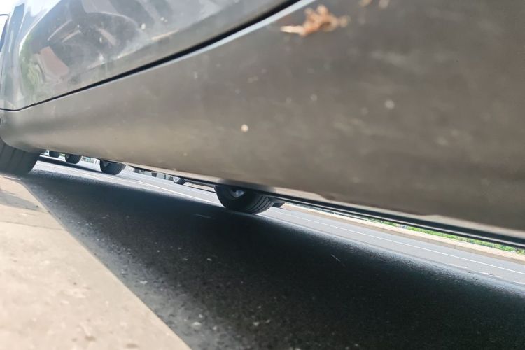 Tesla Model Y 2024 car image #23