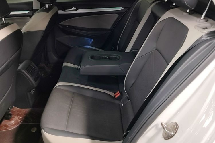 Volkswagen Golf 2021 car image #17
