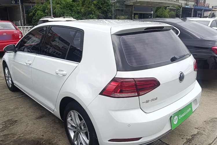 Volkswagen Golf 2018 car image #5