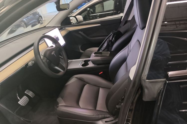 Tesla Model Y 2023 #19 Tesla Model Y 2023 car image #19
