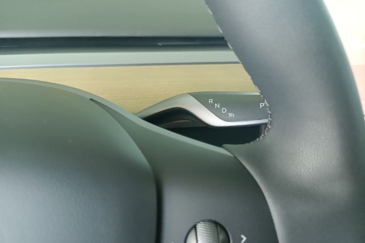 Tesla Model Y 2023 car image #14