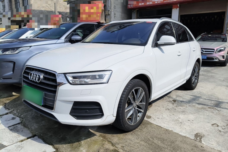 Audi Q3 2018 car image #2