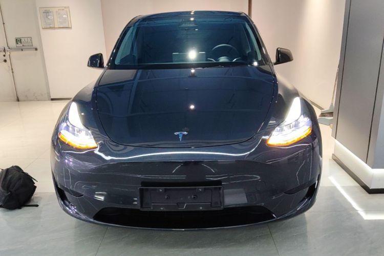 Tesla Model Y 2025 immagine di auto #3