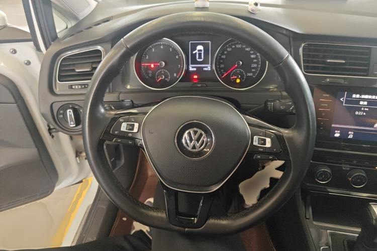 Volkswagen Golf 2020 car image #11