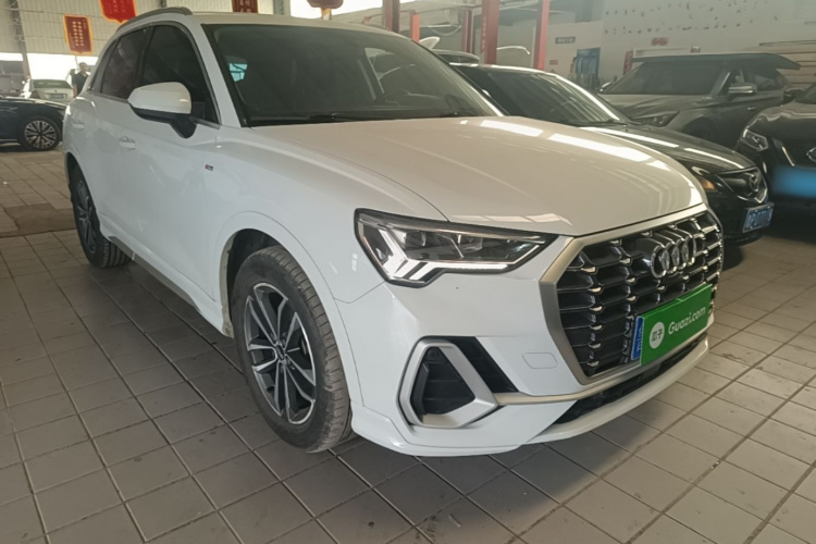Audi Q3 2022 car image #4