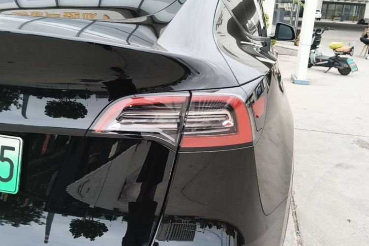 Tesla Model Y 2022 #8 Tesla Model Y 2022 car image #8