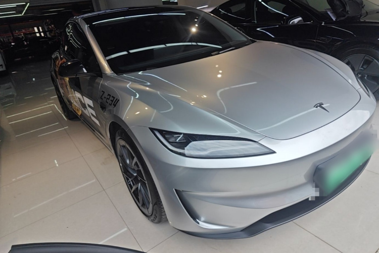 Tesla Model 3 2024 car image #4
