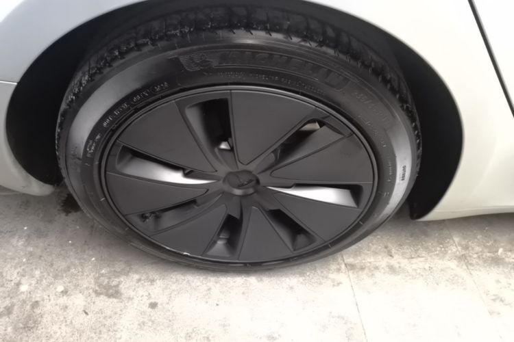 Tesla Model 3 2024 car image #10